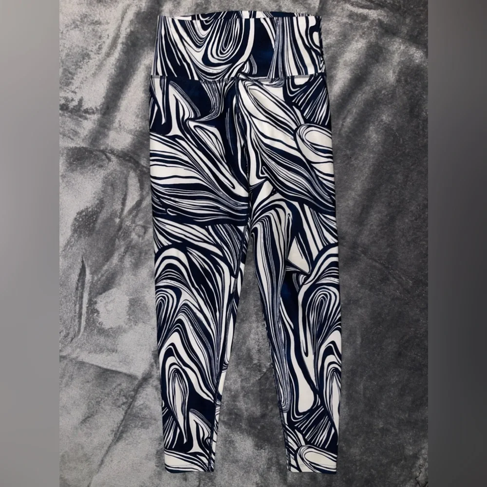 Swirled Workout Set - Picture 4 of 7